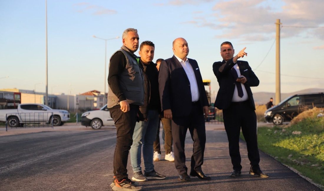 Gönen’de şerit ve sıcak asfalt çalışmaları sürüyor Gönen Belediye Başkanı İbrahim Palaz, Devlet Hastanesi önü Dr. Hüseyin