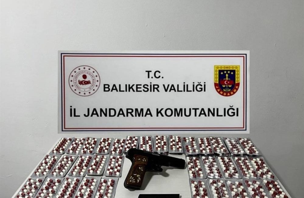 Balıkesir’de jandarma ekipleri tarafından uyuşturucu ile mücadele kapsamında 8 ilçede