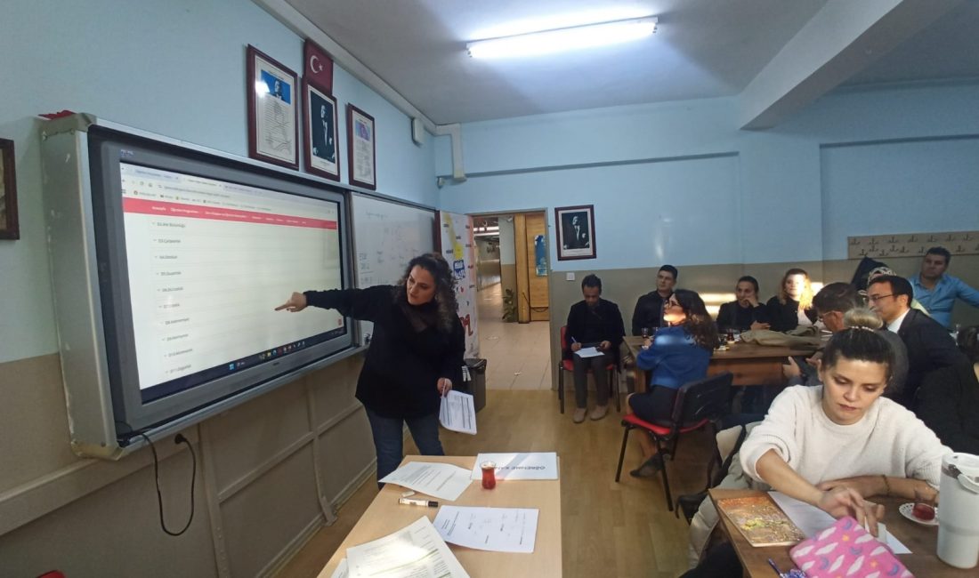 Bandırma’da öğretmenler maarif model için toplandı Bandırma’da öğretmenler Türkiye Yüzyılı Maarif Modeli için atölyede buluştu Bandırma’da