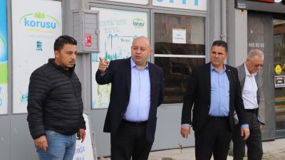 Gönen Belediye Başkanı İbrahim Palaz, 100. Yıl Mahallesi’nde yürütülen asfalt