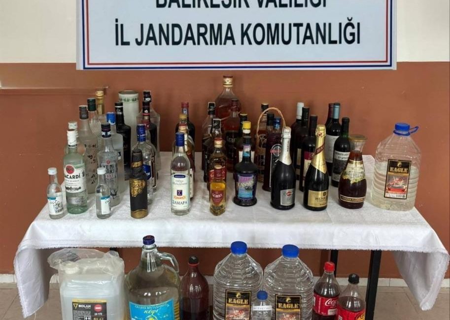 Balıkesir’de kaçakçılık ve organize suç operasyonları: 17 şüpheli yakalandı Balıkesir İl Jandarma Komutanlığı ekiplerince, 22-28 Aralık 2025 tarihleri arasında