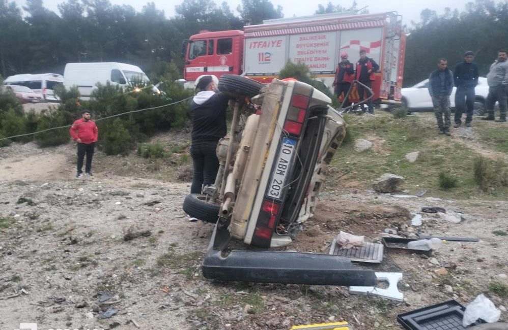 Kazdağları’nda kontrolden çıkan otomobil şarampole devrildi: 4 yaralı Balıkesir’in Havran ilçesinde, Edremit Yenice Karayolunda kontrolden çıkan bir otomobilin