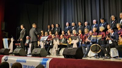 Bandırma Sanat Müziği Topluluğu, Şef Eser Devecioğlu yönetiminde 40 kişilik