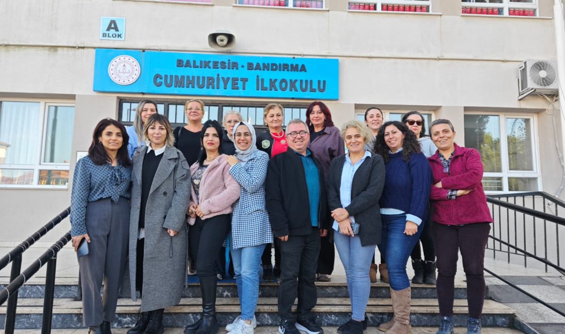 Bandırma’da Dijital Çağa Uyumlu Eğitim Programı Bandırma İlçe Millî Eğitim Müdürlüğü bünyesinde öğretmenlerin dijital yeterliliklerini güçlendirmeye