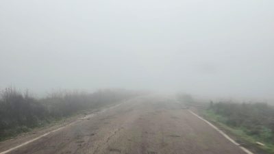 Bandırma’da soğuk havayla birlikte kendini gösteren sis, ulaşımı kısa süreliğine