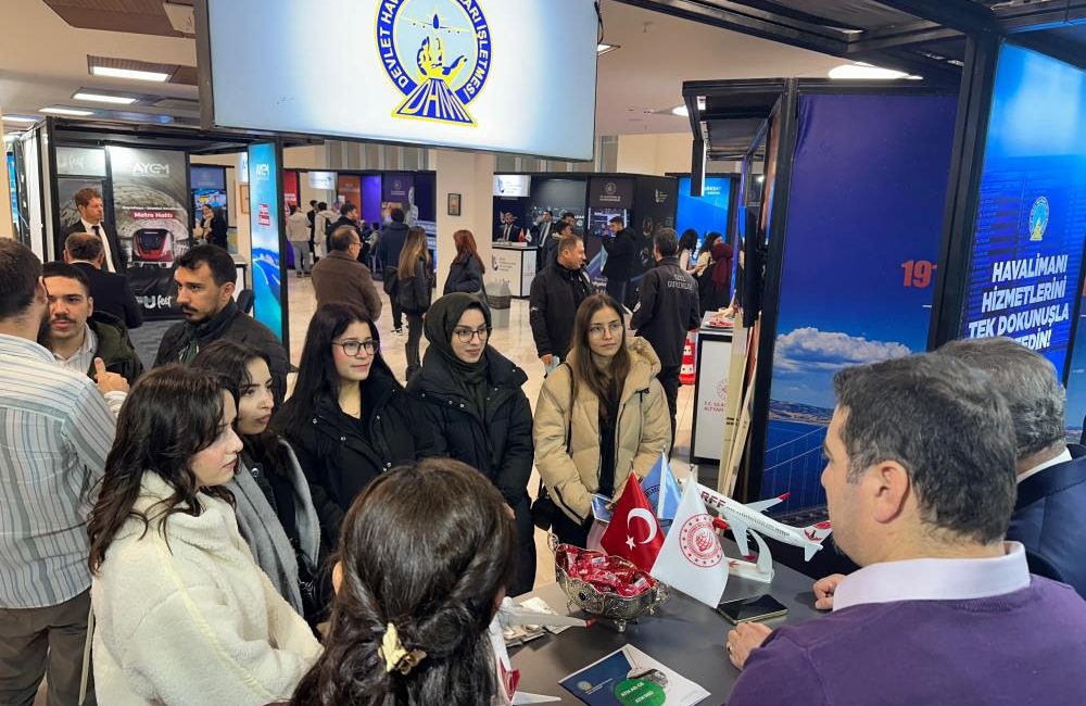 Balıkesir Üniversitesi’nde UFEST kapsamında DHMİ standına büyük ilgi Balıkesir Üniversitesi’nde Ulaştırma ve Altyapı Bakanlığı tarafından düzenlenen UFEST kapsamında