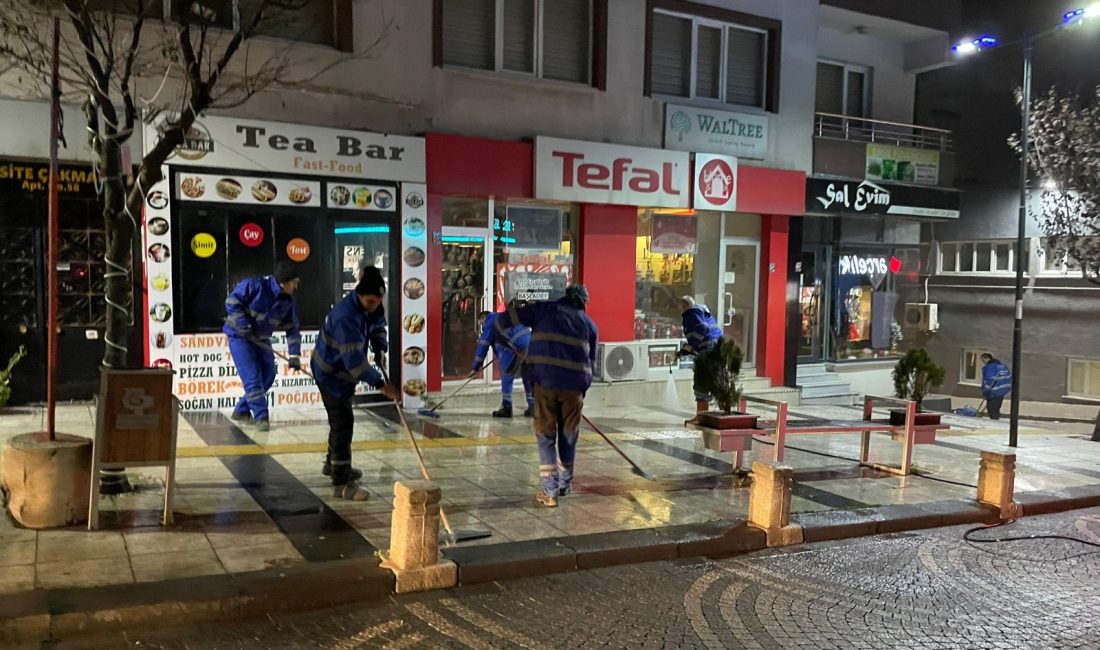 Yeni yıl öncesi Bandırma’da temizlik seferberliği Bandırma Belediyesi Temizlik İşleri Müdürlüğü ekipleri, sabah saat 05.00’te başlayarak