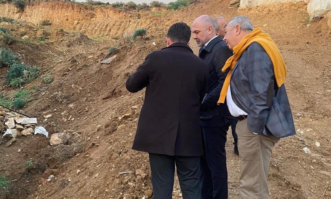 Tepeköy’de yol açma çalışmalarına Başkan Dinçer’den yakın takip Çınarlı Mahallesi Tepeköy mevkiinde sürdürülen imar yol çalışmalarını inceleyen Marmara