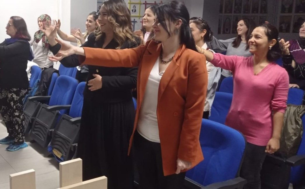 Bandırma’da uzmanlardan velilere Aile Yılı Seminerleri Bandırma İlçe Milli Eğitim Müdürlüğü tarafından düzenlenen Aile Yılı temalı