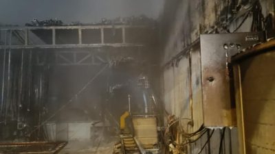  Gönen’de çerçeve ve kapı üretimi yapan işletmede çıkan yangın, itfaiye