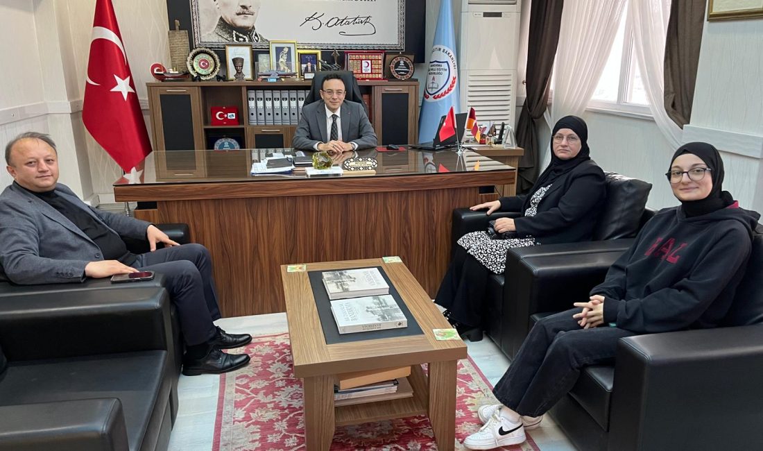Bandırma Anadolu Lisesi TÜBİTAK projesi’ni Müdür Aslan’a tanıttı Bandırma Anadolu Lisesi heyeti, geliştirdikleri projeyi İlçe Milli Eğitim Müdürü
