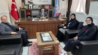 Bandırma Anadolu Lisesi heyeti, geliştirdikleri projeyi İlçe Milli Eğitim Müdürü