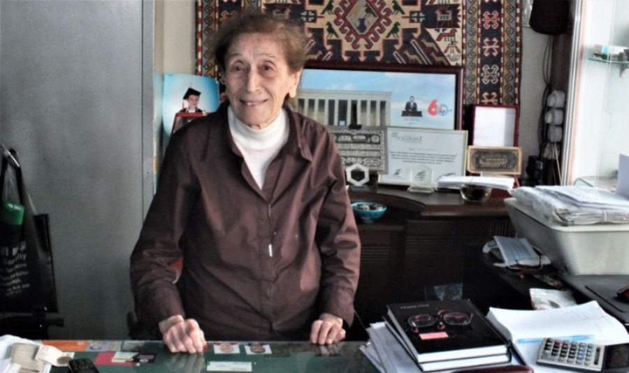 Bandırma’nın köklü esnaflarından Olcay Bereket hayatını kaybetti Bandırma’nın en eski vergi mükelleflerinden Bereket Ticaret’in işletmecisi Olcay Bereket,