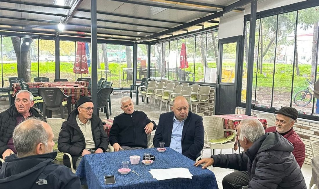 Gönen Belediye Başkanı İbrahim Palaz, minibüs şoförlerinin çay davetine katılarak