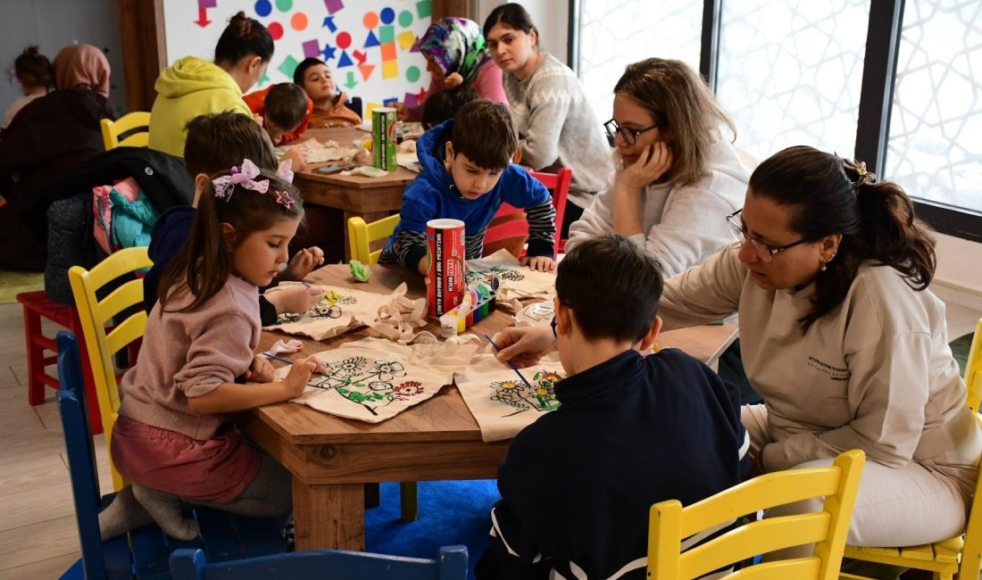 Başkan Akın öğrencileri unutmadı, yarıyıl etkinlikleri yüzleri güldürdü Balıkesir Büyükşehir Belediye Başkanı Ahmet Akın, yarıyıl tatilinde çocukların gönüllerince