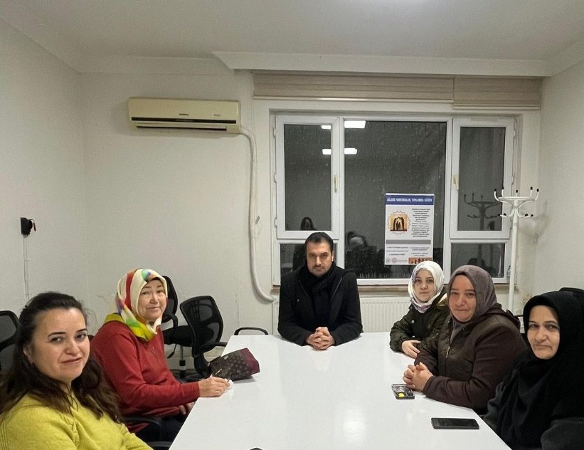 Bandırma ADEM’de adalet ve değerler üzerine eğitim ADEM Merkezinde düzenlenen değerler eğitimi programında, “Adalet” konusu İslam ahlakı
