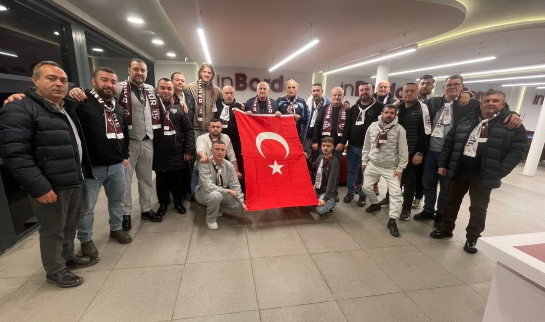 Bandırmaspor taraftarı, tesislerde yönetim, teknik heyet ve futbolcularla buluşarak şampiyonluk