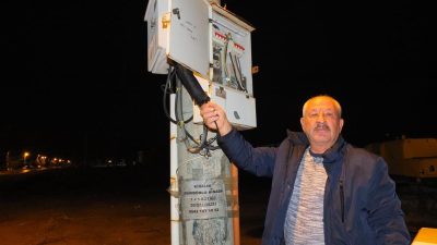 Ören Mahallesinde çok sayıda inşaat devam ederken, bazı direklerde açık