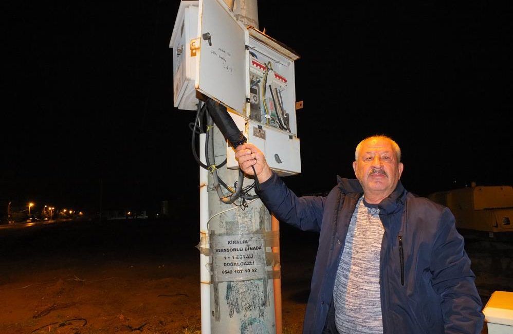 Ören Mahallesinde çok sayıda inşaat devam ederken, bazı direklerde açık