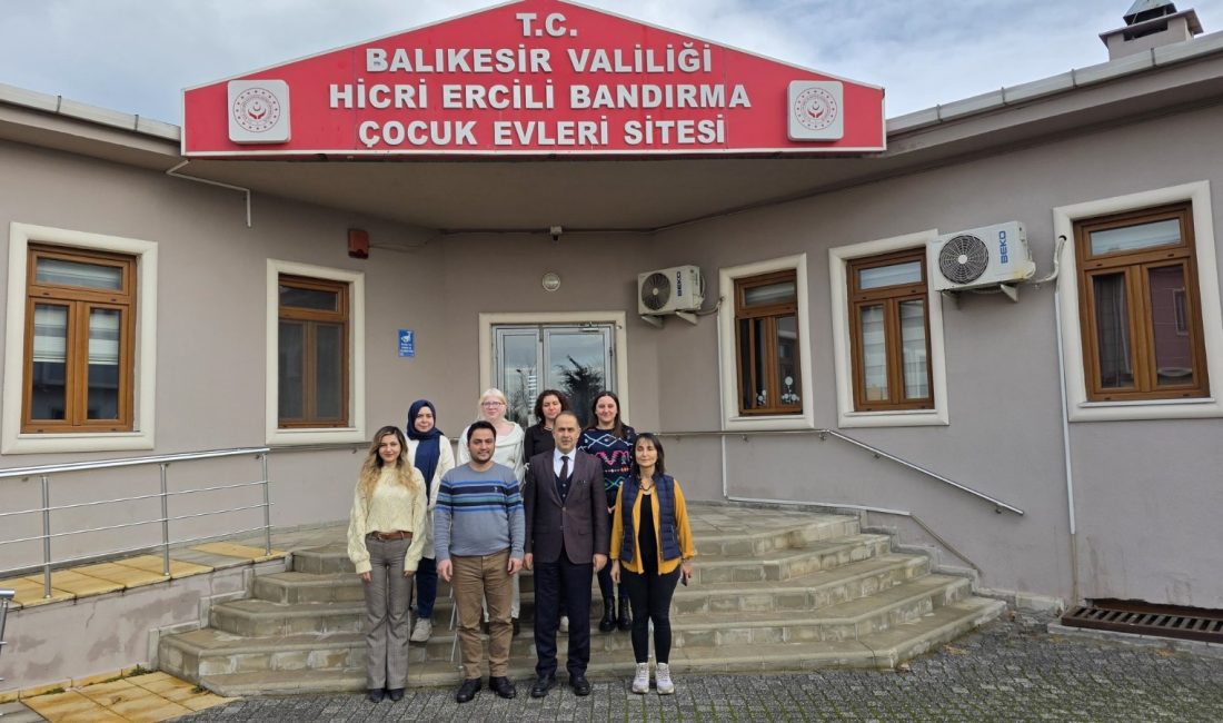Bandırma Hicri Ercili Çocuk Evleri Sitesi’nde çalışmalar değerlendirildi Bandırma Kaymakamı Engin Aksakal, Hicri Ercili Bandırma Çocuk Evleri Sitesi’ni