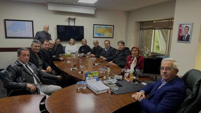 Erdek Belediye Başkanı Burhan Karışık, mahalle muhtarlarıyla bir araya gelerek