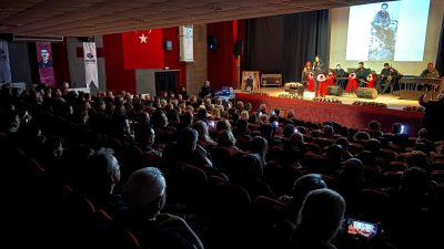 Nazım Hikmet’in dizeleri, Bandırma Belediyesi’nin düzenlediği etkinlikte müzikle harmanlanarak izleyicilere