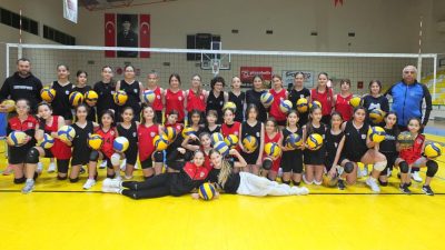 Burhaniye İlçe Gençlik ve Spor Müdürlüğü Atatürk Spor Salonu’nda başlattığı