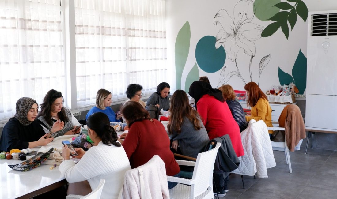 Gelişim Atölyesi’nde ücretsiz kurslar Susurluklularla buluşuyor Susurluk Belediyesi, Gelişim Atölyesi bünyesinde düzenleyeceği ücretsiz kurslarla vatandaşlara kişisel