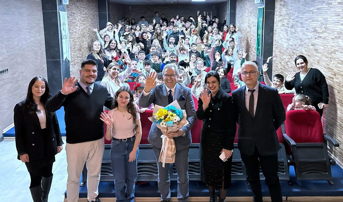 Mirza, Bandırmalı öğrencilerin sorularını yanıtladı Bandırma Belediye Başkanı Dursun Mirza, Doğa Koleji’nde öğrencilerle bir araya