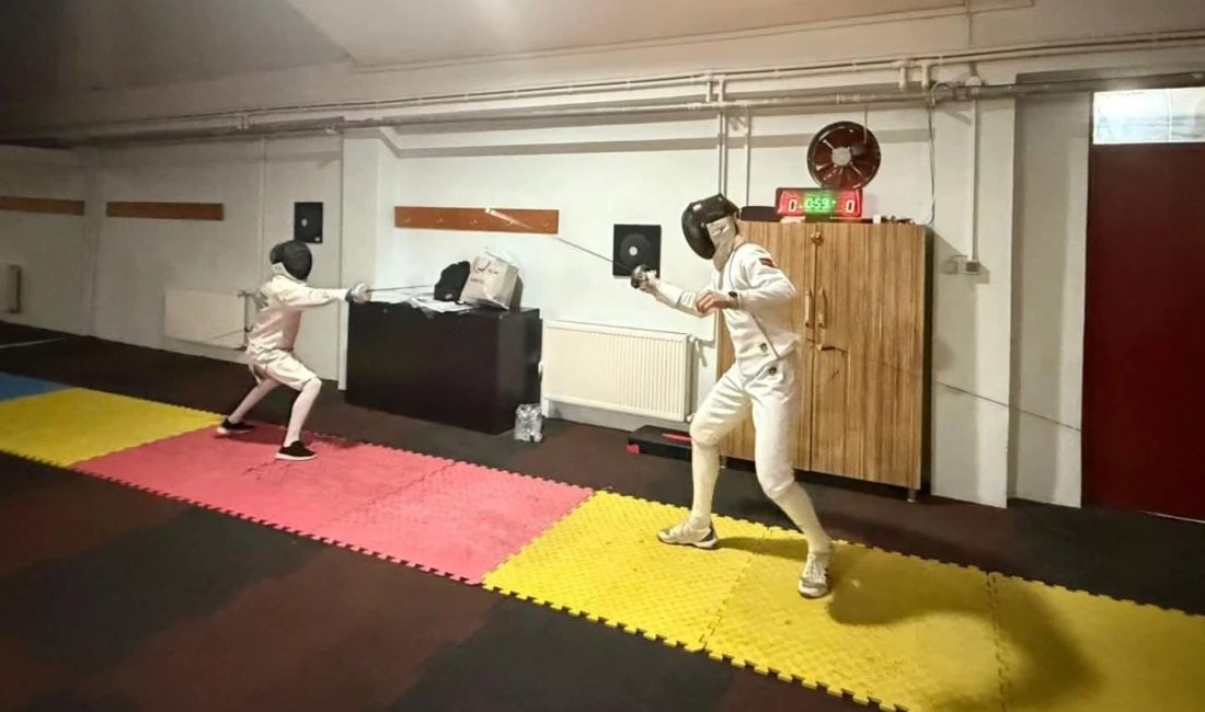 Genç Pentatloncular Bandırma’da kıyasıya yarıştı Bandırma’da gerçekleştirilen Balıkesir Modern Pentatlon İl Seçmeleri, 13-19 yaş kategorilerinde