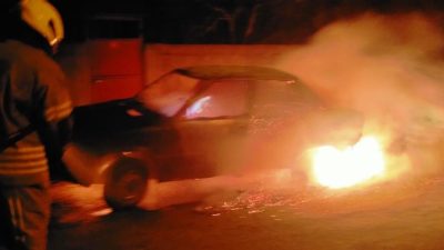 Keçeler Mahallesi’nde bir araçta çıkan yangına itfaiye ekiplerince müdahale edildi.