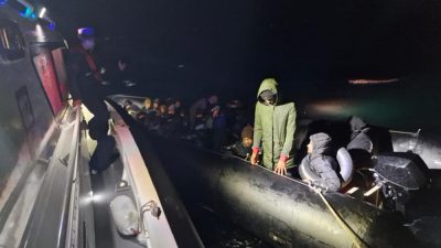 Yunanistan’ın Midilli Adası’na gitmek isteyen 3’ü çocuk 29 göçmen Sahil