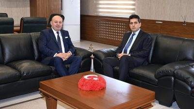 Gönen Belediye Başkanı İbrahim Palaz, Balıkesir’de gerçekleştirdiği ziyaretlerde Valilik ve