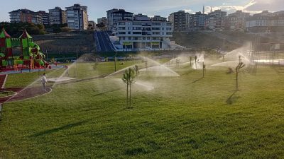 Bandırma Belediyesi ekipleri, yol güvenliğinden çevre düzenlemesine kadar birçok alanda