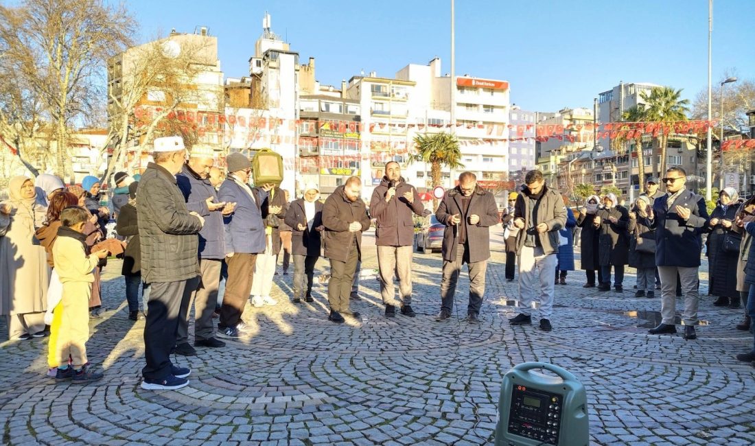Umre yolcuları Bandırma’dan dualarla gönderildi Bandırma Müftülüğü koordinesinde düzenlenen programda, umre ibadeti için kutsal topraklara