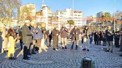 Bandırma Müftülüğü koordinesinde düzenlenen programda, umre ibadeti için kutsal topraklara