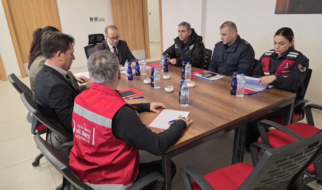 Bandırma heyetinden Geri Gönderme Merkezi’ne ziyaret Bandırma Kaymakamı Engin Aksakal ve beraberindeki ilçe protokolü, Balıkesir Geri