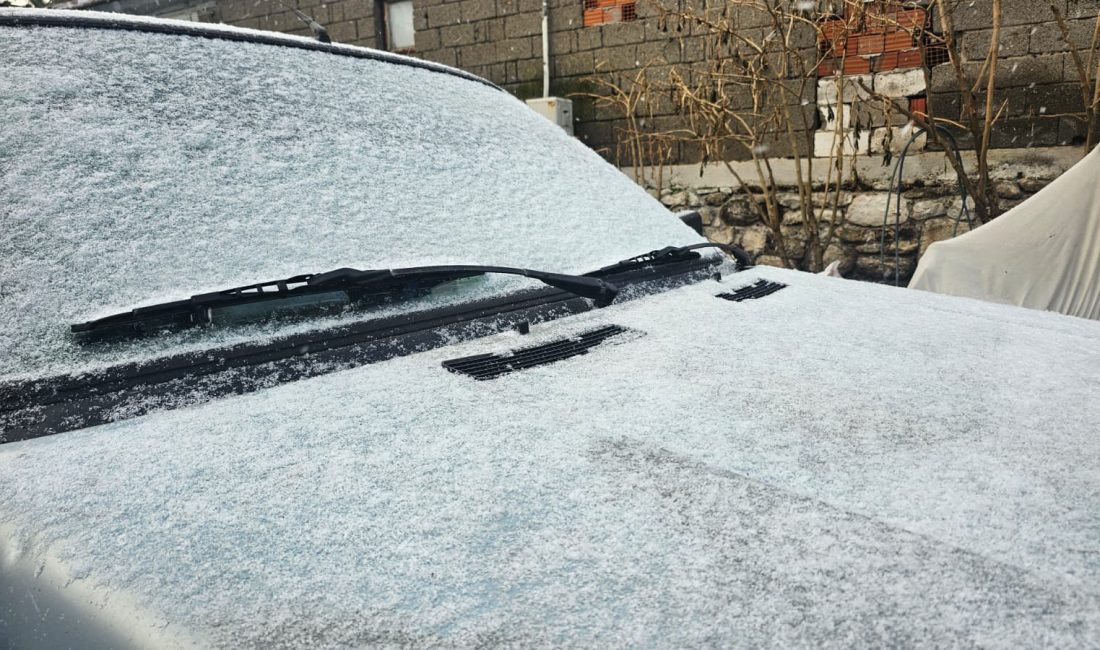 Bandırma’nın yüksek kesimlerinde kar etkili oldu Bandırma’da akşam saatlerinde başlayan kar yağışı, yüksek kesim ve kırsal