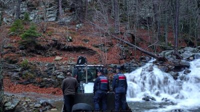 Kaz Dağları’nda araçlarının lastiğinin patlaması ve olumsuz hava şartları nedeniyle