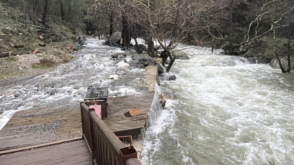 Kazdağların’da ani kar erimesi ve sağanak yağış nedeniyle dereler yataklarına sığmıyor Kazdağları’nda geçtiğimiz günlerde etkili olan lodos ve sağanak yağışlar sonrası