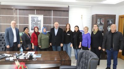 Gönen Belediye Başkanı İbrahim Palaz, Kadın El Emeği Yılbaşı Çarşısı