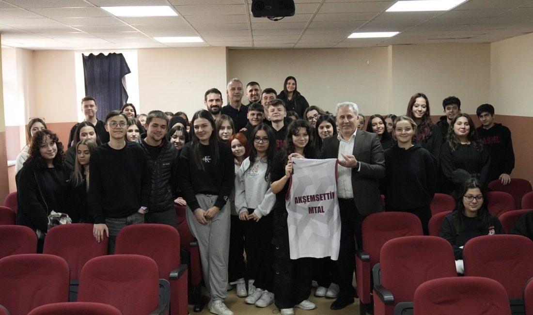 Bordo Basketbol Akşemsettin MTAL’de öğrencilerle buluştu Bandırma Bordo Basketbol Genel Menajeri Haluk Yıldırım, takım kaptanı Orhan