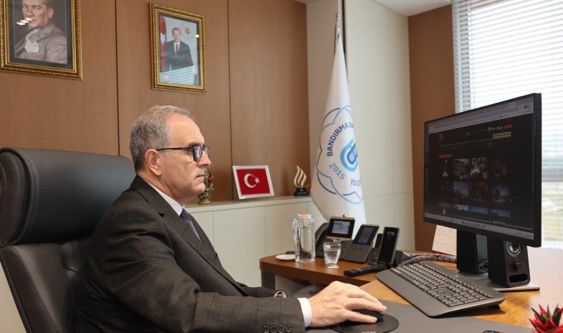 Rektör Boz,“Yılın Kareleri”ni oyladı Bandırma Onyedi Eylül Üniversitesi Rektörü Prof. Dr. İsmail Boz, Anadolu