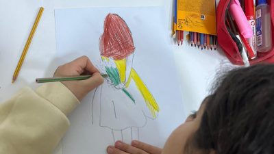 Hicri Ercili Çocuk Evleri Sitesi Müdürlüğü’nde gerçekleştirilen resim atölyesi, çocuklara