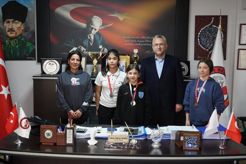 Susurluk’ta genç sporcular madalyayla döndü Okullar Arası İl Seçmeleri’nde farklı kategorilerde derece elde eden sporcular,