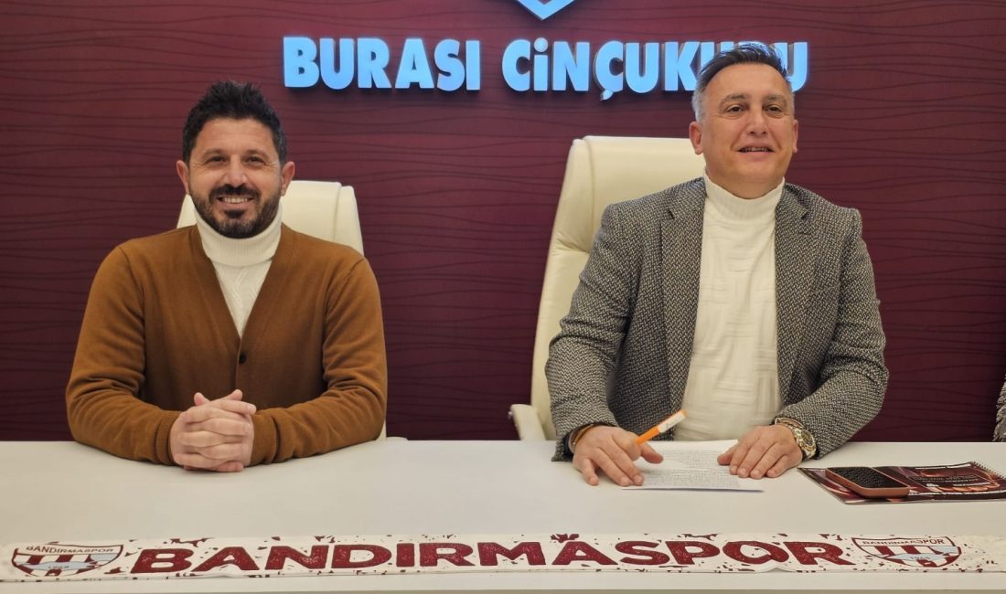 Bandırmaspor’da altyapı yeni döneme başladı Bandırmaspor’da altyapı yapılanmasına yönelik çalışmalar, kulüp tesislerinde düzenlenen basın toplantısıyla