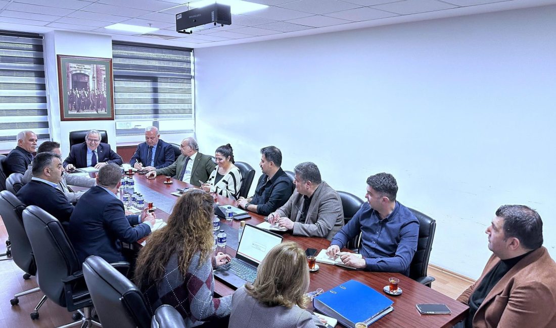 Bandırma Belediye Başkanı Dursun Mirza, belediye yönetimiyle bir araya gelerek