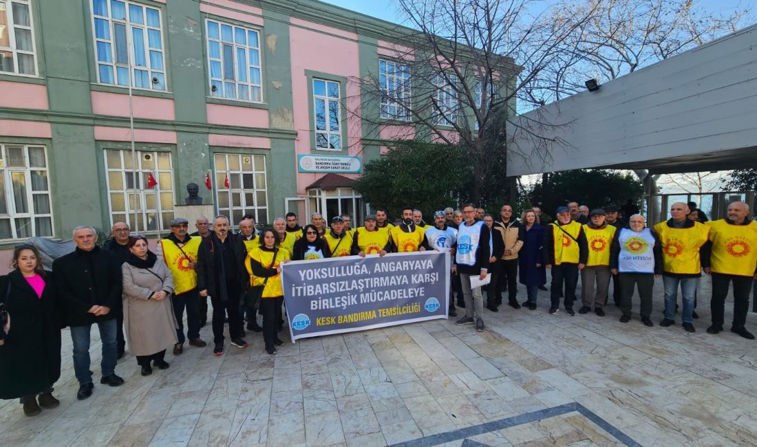 Bandırma’da kamu emekçileri alanlarda taleplerini anlattı KESK öncülüğünde gerçekleştirilen iş bırakma eylemi kapsamında Bandırma’da kamu emekçileri
