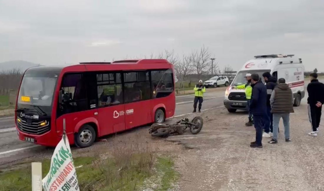 Gönen’de minibüs ile motosiklet çarpıştı: 1 yaralı Gönen’de minibüs ile motosikletin çarpışması sonucu meydana gelen trafik kazasında