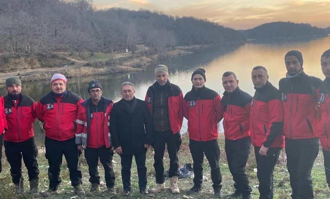 CHP Bandırma Kapıdağ’daki arama çalışmalarını yerinde takip etti Kapıdağ Yarımadası’nda kaybolan Elif Kumal için sürdürülen arama-kurtarma çalışmalarına CHP